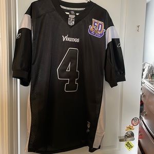 This is a black Minnesota Vikings jersey Bret farve.